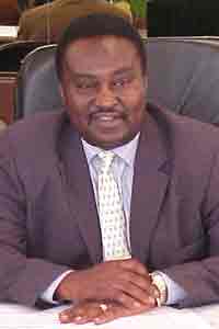 Primeiro-ministro : Sr. Fernando da Piedade Dias dos Santos